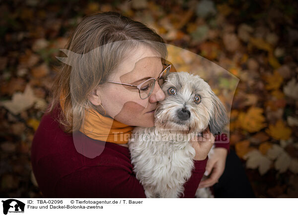 Frau und Dackel-Bolonka-zwetna / woman and Dachshund-Bolonka-zwetna / TBA-02096