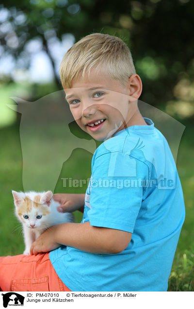 Junge und Ktzchen / boy and kitten / PM-07010