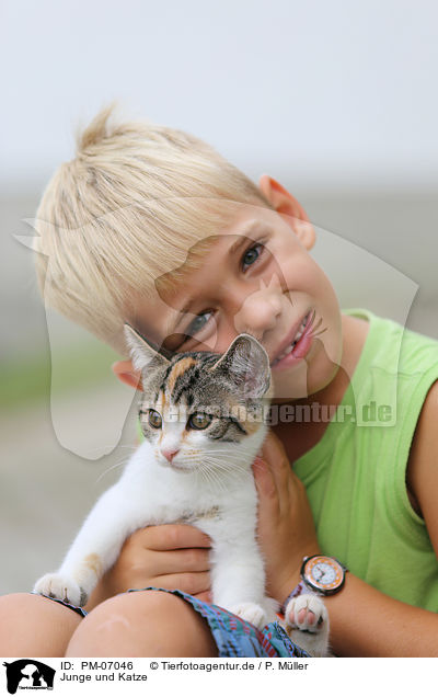 Junge und Katze / boy and cat / PM-07046