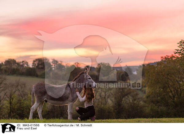 Frau und Esel / woman and donkey / MAS-01566