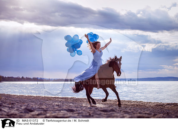 Frau und Andalusier / woman and Andalusian Horse / MAS-01372