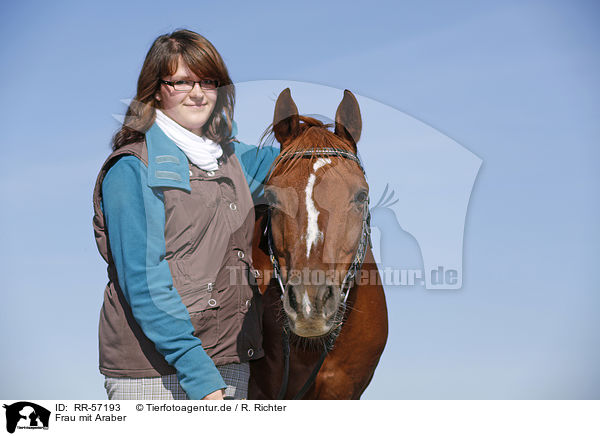 Frau mit Araber / woman with arabian horse / RR-57193