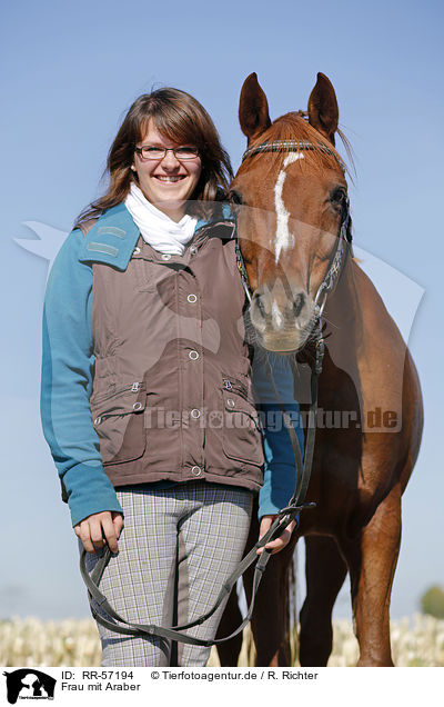 Frau mit Araber / woman with arabian horse / RR-57194