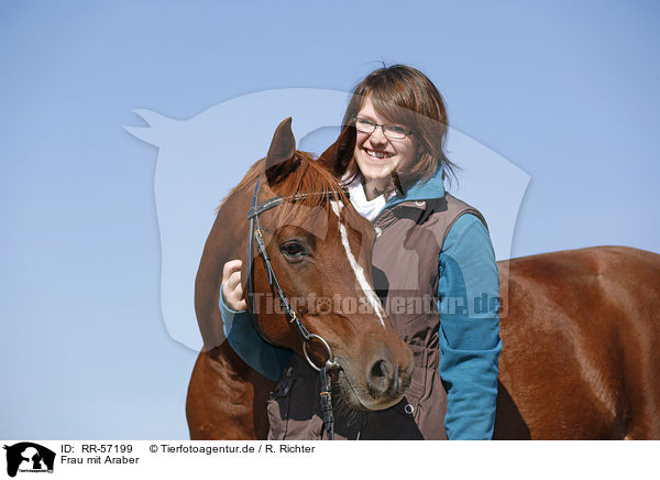 Frau mit Araber / woman with arabian horse / RR-57199