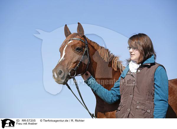 Frau mit Araber / woman with arabian horse / RR-57205