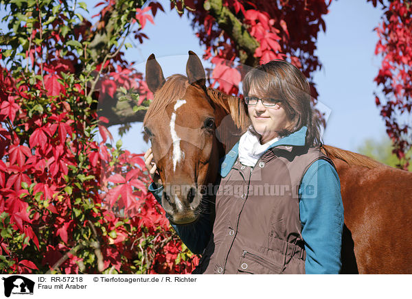 Frau mit Araber / woman with arabian horse / RR-57218