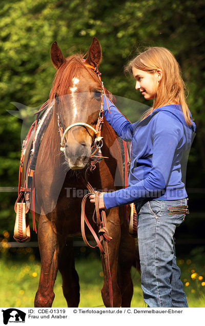 Frau und Araber / woman and arabian horse / CDE-01319