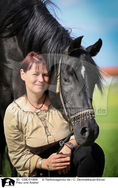 Frau und Araber / woman and arabian horse / CDE-01866