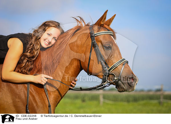 Frau und Araber / woman and arabian horse / CDE-02248
