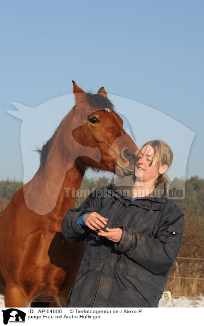 junge Frau mit Arabo-Haflinger / young woman with Arabo-Haflinger / AP-04606