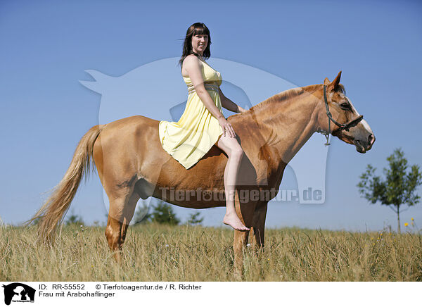 Frau mit Arabohaflinger / woman with horse / RR-55552