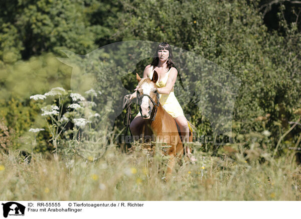 Frau mit Arabohaflinger / woman with horse / RR-55555