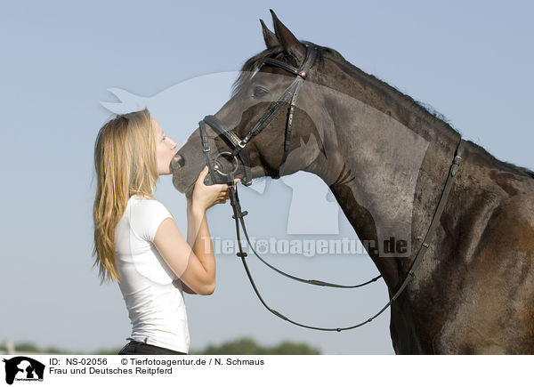 Frau und Deutsches Reitpferd / woman and horse / NS-02056