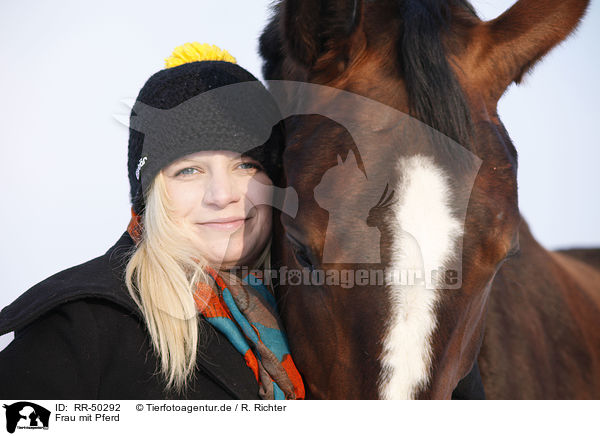 Frau mit Pferd / woman with horse / RR-50292