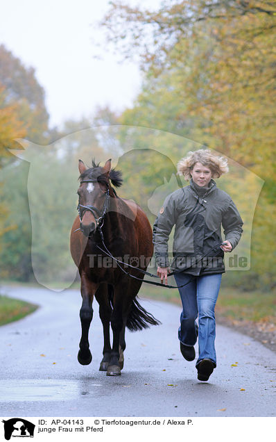junge Frau mit Pferd / young woman with horse / AP-04143