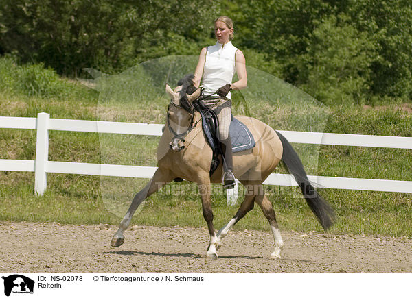 Reiterin / horsewoman / NS-02078