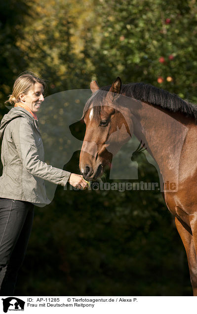 Frau mit Deutschem Reitpony / woman with pony / AP-11285