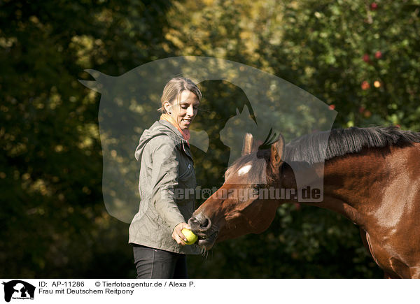 Frau mit Deutschem Reitpony / woman with pony / AP-11286