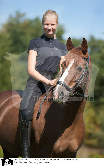 Deutsches Reitpony mit Frau / German Riding Pony with woman / NS-05476