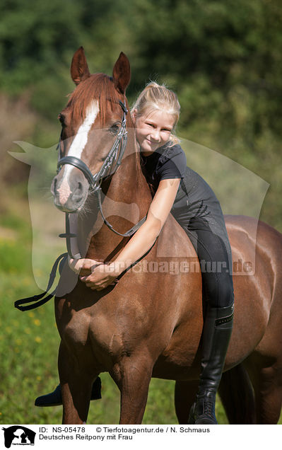 Deutsches Reitpony mit Frau / German Riding Pony with woman / NS-05478