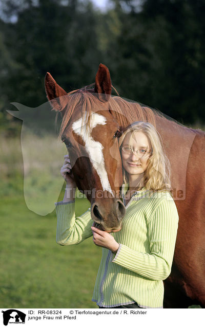 junge Frau mit Pferd / young woman with horse / RR-08324