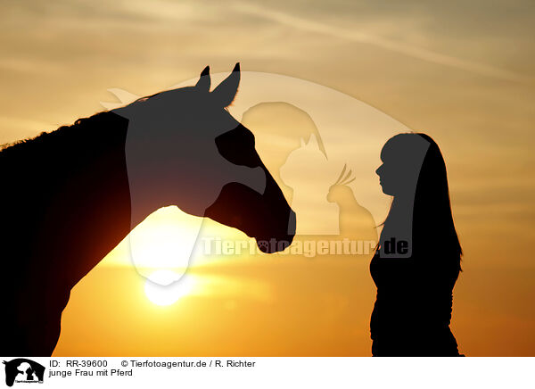 junge Frau mit Pferd / RR-39600