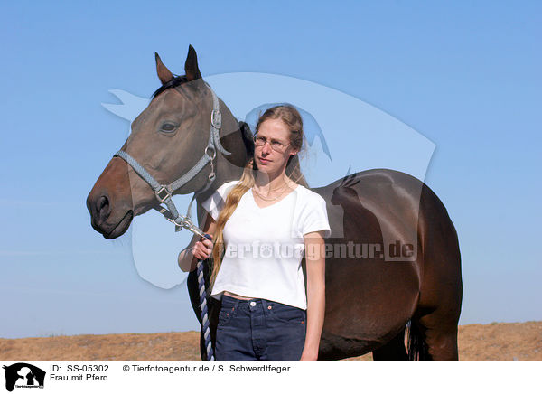 Frau mit Pferd / woman with horse / SS-05302