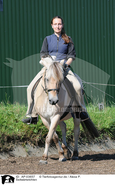 Seitwrtsrichten / riding woman / AP-03657