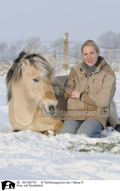 Frau mit Fjordpferd / woman with Fjord / AP-06774