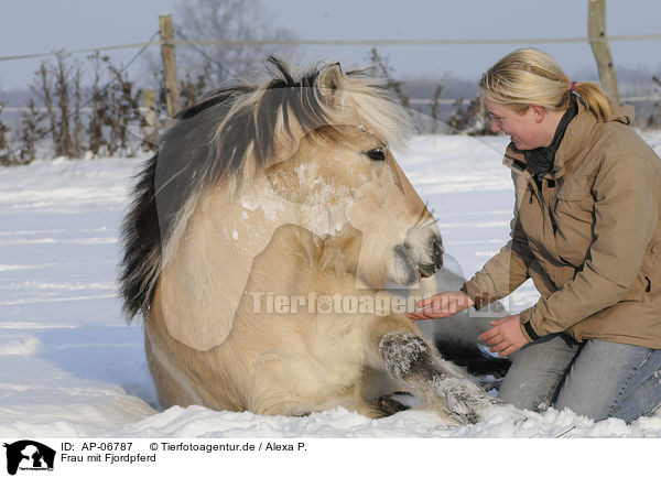 Frau mit Fjordpferd / woman with Fjord / AP-06787