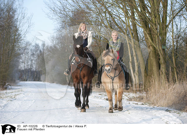 Frauen mit Pferden / woman with horses / AP-10226
