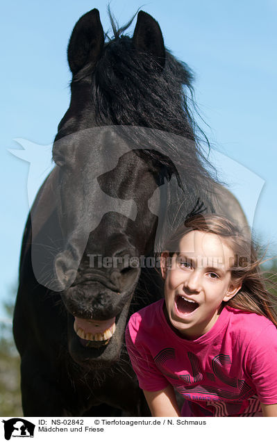 Mdchen und Friese / girl and Friesian horse / NS-02842