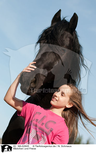 Mdchen und Friese / girl and Friesian horse / NS-02845
