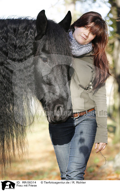 Frau mit Friese / woman and Frisian horse / RR-58314