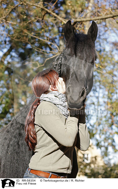Frau mit Friese / woman and Frisian horse / RR-58354