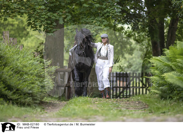 Frau und Friese / woman and Frisian horse / MAB-02180