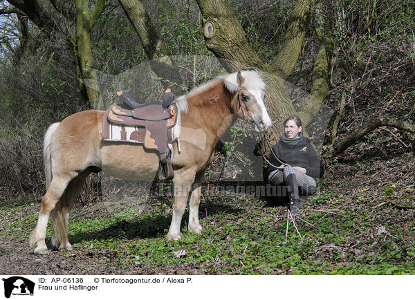 Frau und Haflinger / woman and haflinger horse / AP-06136