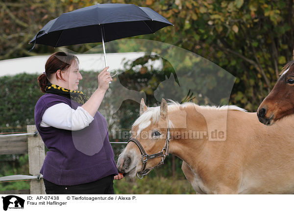 Frau mit Haflinger / woman with haflinger horse / AP-07438