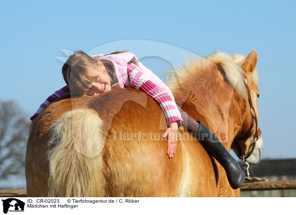 Mdchen mit Haflinger / girl with Haflinger horse / CR-02023