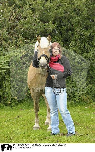 Frau mit Haflinger / woman with Haflinger horse / AP-08742