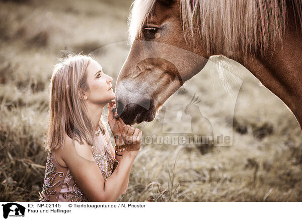 Frau und Haflinger / woman and Haflinger horse / NP-02145