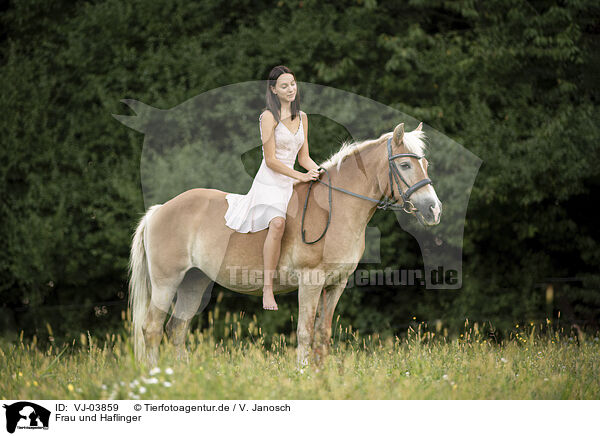 Frau und Haflinger / woman and Haflinger horse / VJ-03859