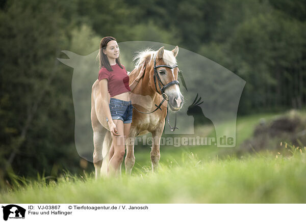 Frau und Haflinger / woman and Haflinger horse / VJ-03867