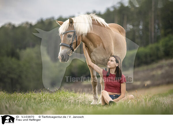 Frau und Haflinger / woman and Haflinger horse / VJ-03870