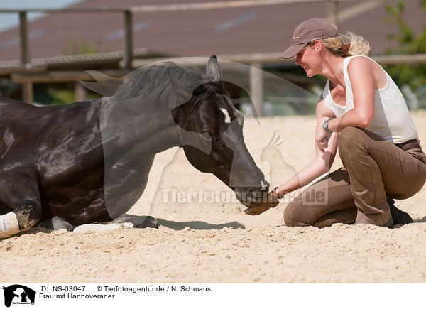 Frau mit Hannoveraner / woman with Hanoverian / NS-03047