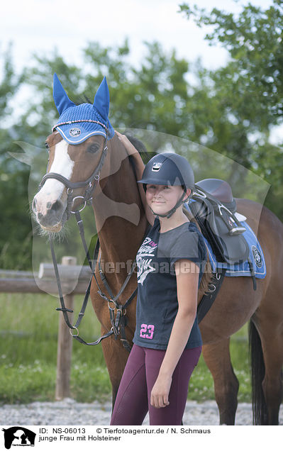 junge Frau mit Holsteiner / young woman with Holstein Horse / NS-06013