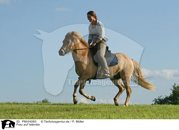 Frau auf Islnder / woman rides Icelandic horse / PM-04060