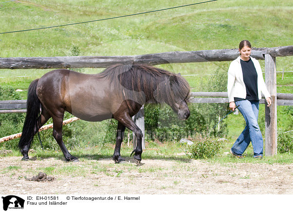 Frau und Islnder / woman and Icelandic horse / EH-01581