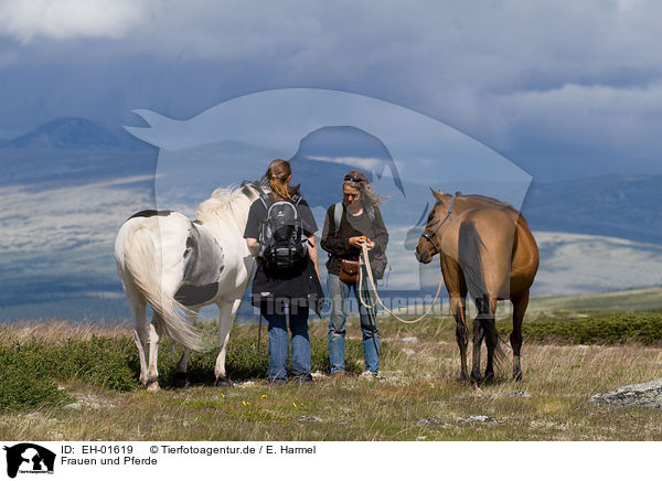 Frauen und Pferde / EH-01619
