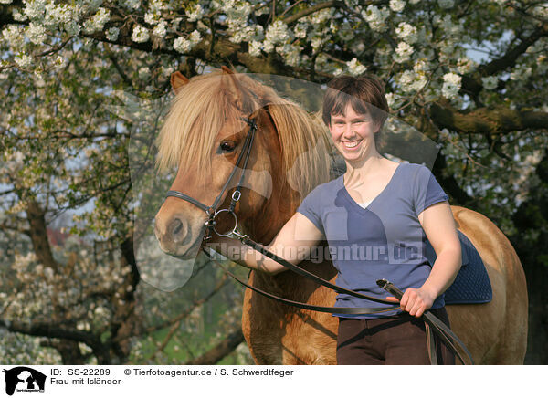 Frau mit Islnder / woman with Icelandic horse / SS-22289